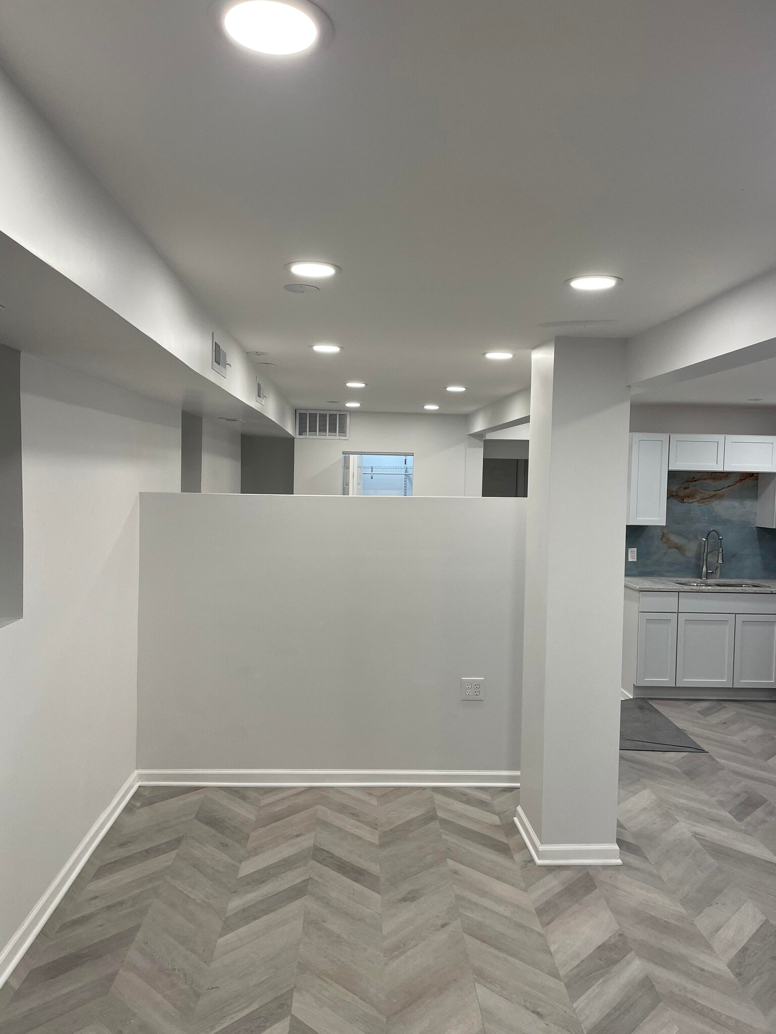 front living space w/bedroom divider wall - 3625 W Oakdale Ave