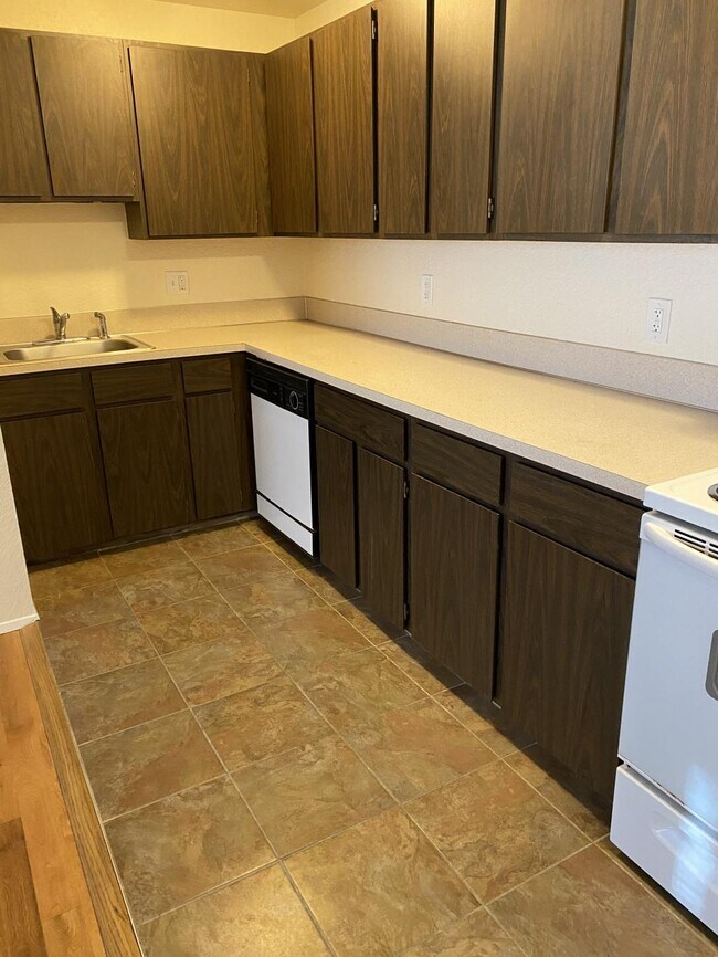 Building Photo - Bridgeview Apartments - 2 bedrooms