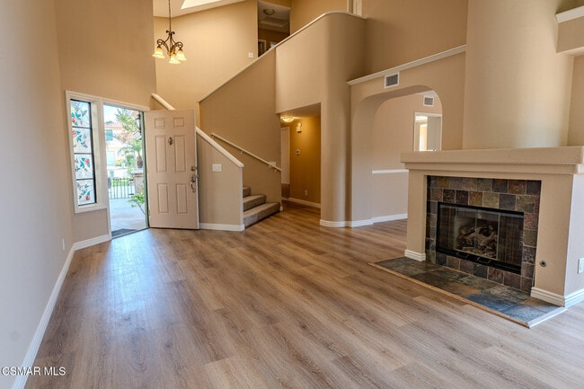 Building Photo - 2704 Simi Hills Ln