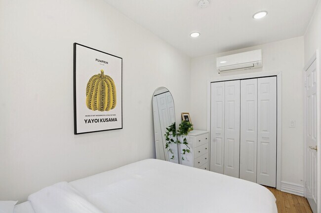 Building Photo - 1569 Lexington Ave