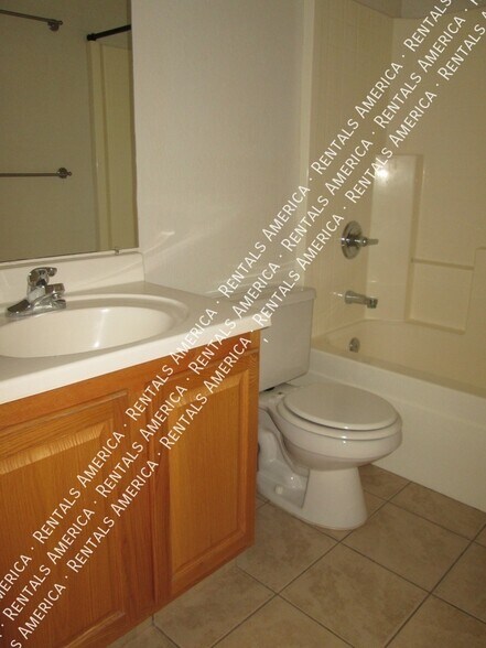 Building Photo - 144 S Mulberry St