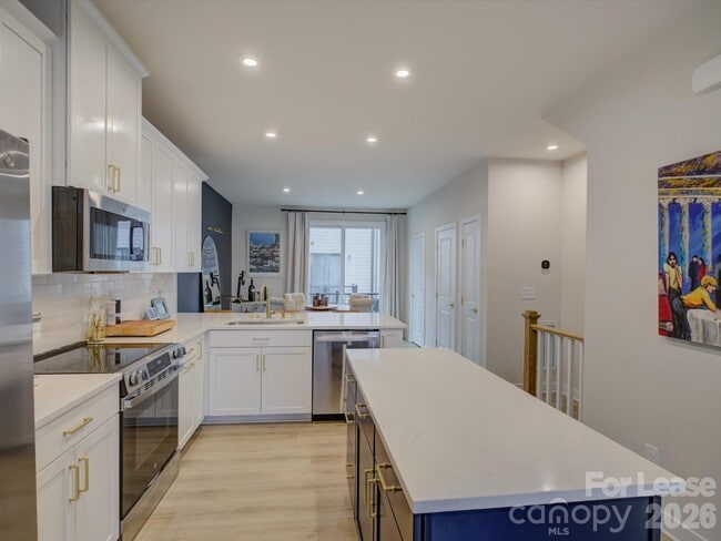 Building Photo - 6112 Station Crossing Ave