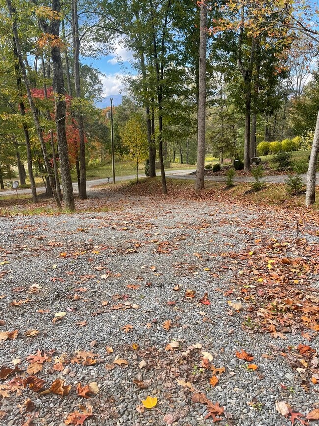 Building Photo - 1399 Golf Course Rd