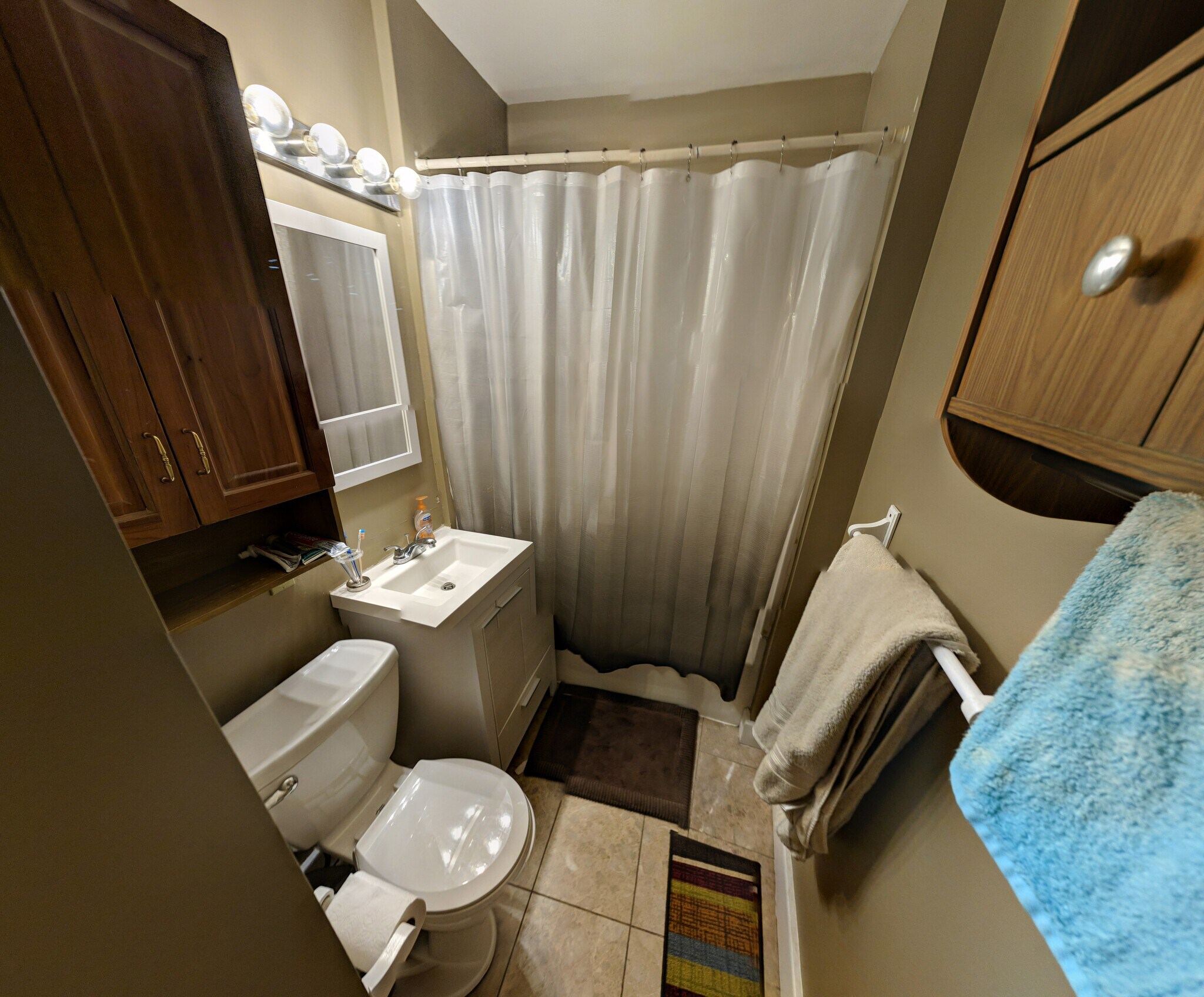 Bathroom with tub/shower - 543 Clarendon St