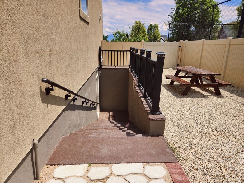 Building Photo - 14249 S Knapper Way