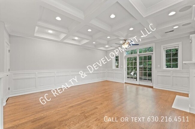 Building Photo - 2326 N Greenview Ave