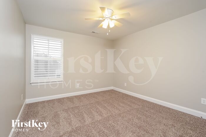 Building Photo - 5587 Siler St