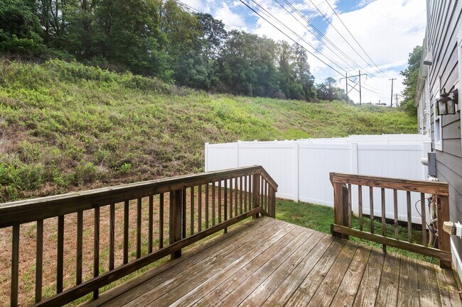 Building Photo - 2410 Winthrop Dr