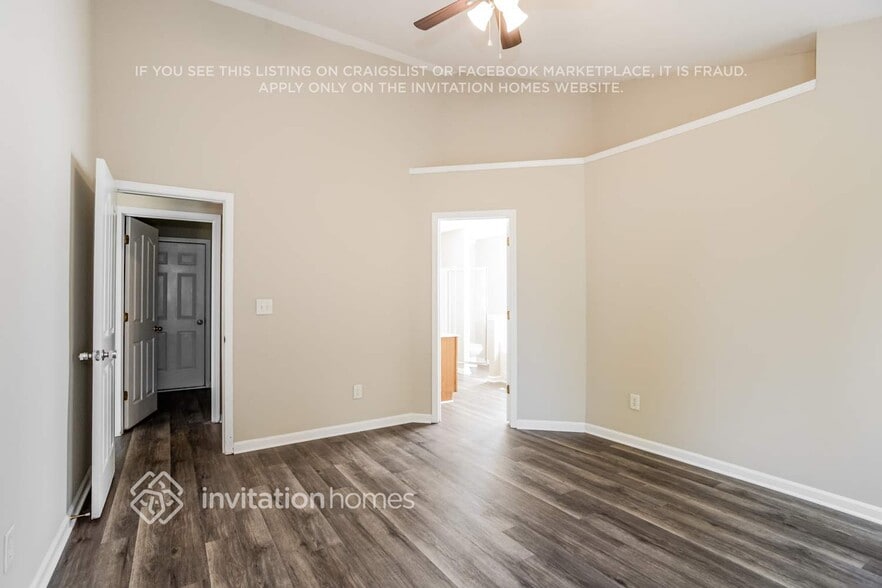 Building Photo - 15232 De Havilland Dr