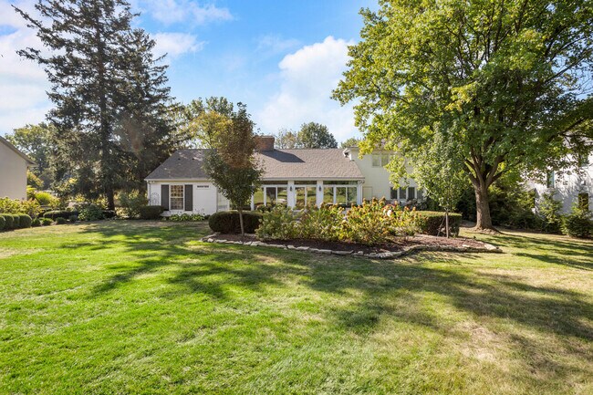 Building Photo - 7 Greencroft Dr