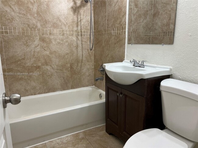 Building Photo - 931 NW 34th Way