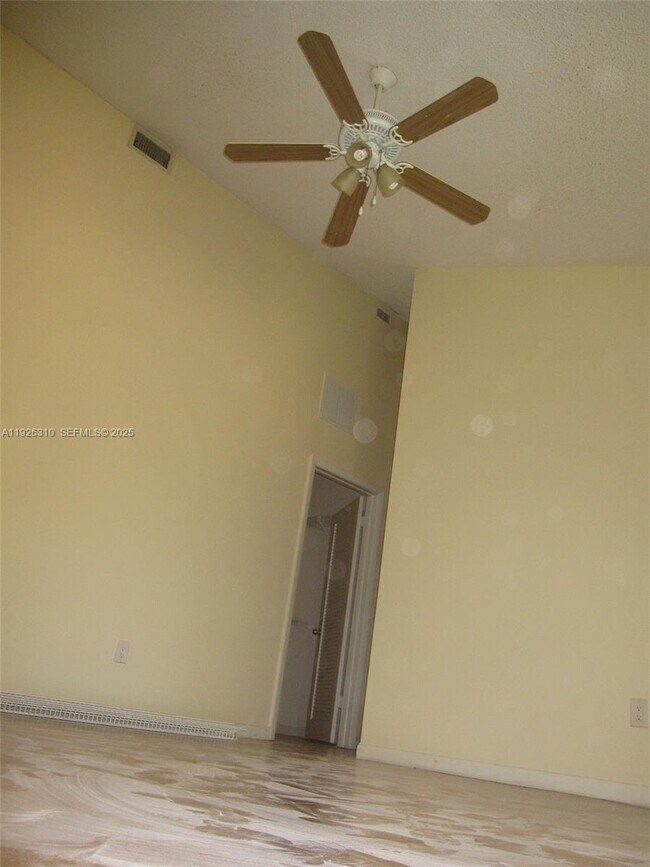 Building Photo - 405 SE 14th St