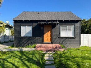 Building Photo - Cozy Little Home