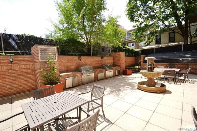 Building Photo - 69-14 41st Ave