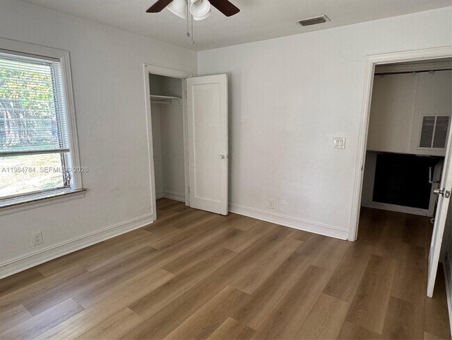 Building Photo - 1947 Taft St