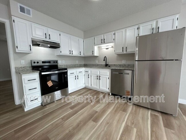 Building Photo - 1015 14th St