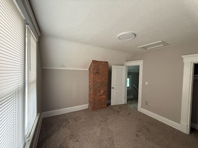 Building Photo - 367 E Morrill Ave