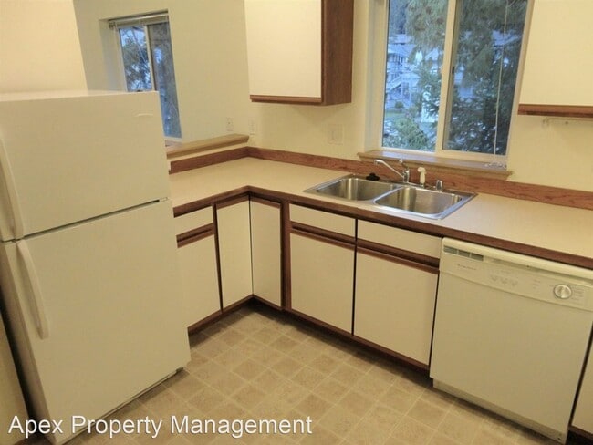 Building Photo - Studio, 1 bath Apartment - 501 VOLTAIRE COURT