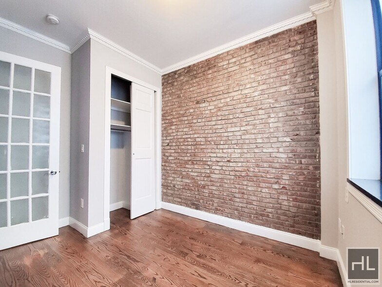 Building Photo - Avail; May 1 Upper Carnegie Hill adj/E. Harlem, Close to E.96th Q: E 100th St btw 2nd/1st Ave 4BR...
