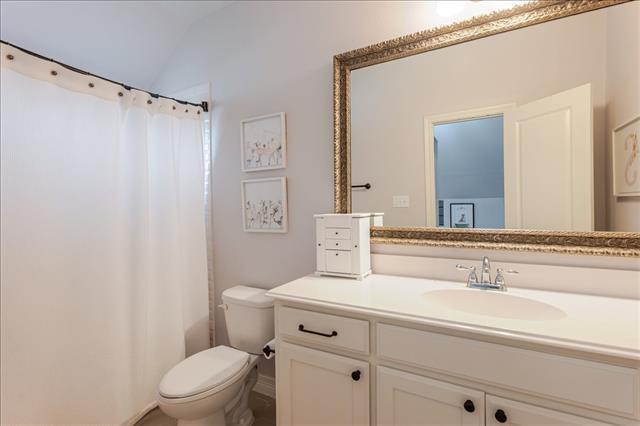 Building Photo - 560 Inwood St