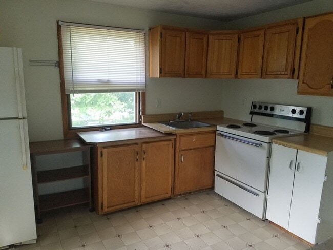 Building Photo - 1013 Dewey Ave NE