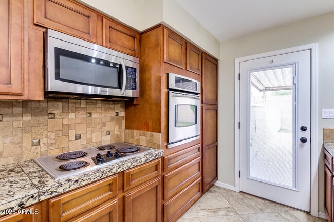 Building Photo - 1968 E Del Rio Dr