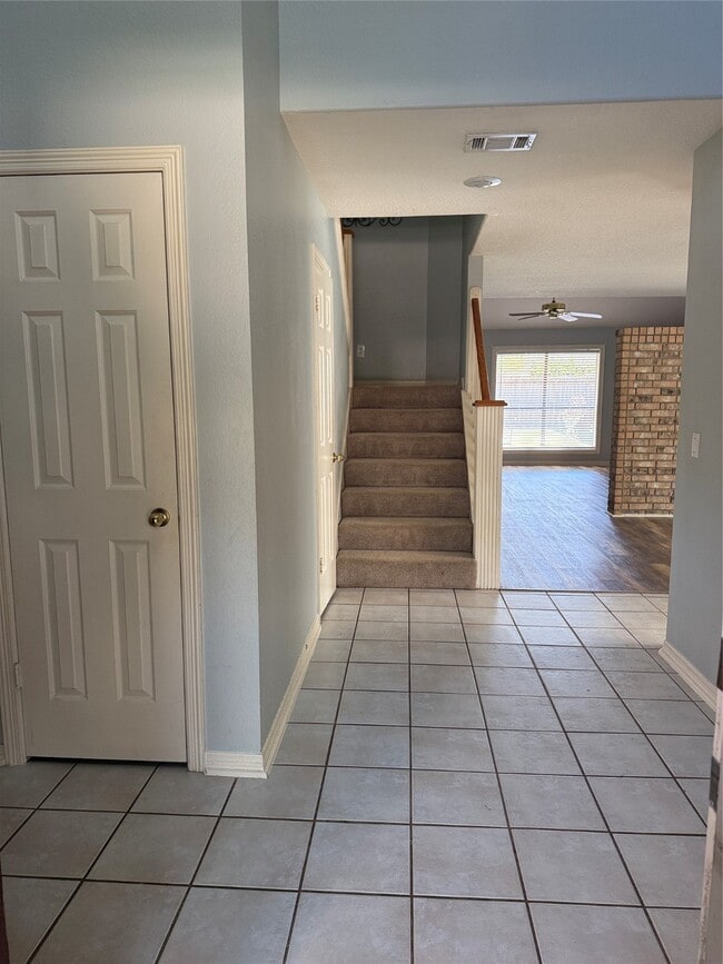 Building Photo - 523 Earls Ct Dr