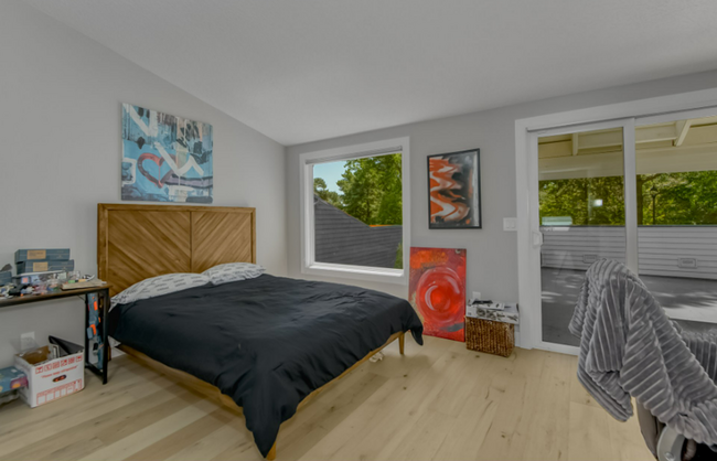 Building Photo - Modern 3-Bedroom Waterfront Escape – River...