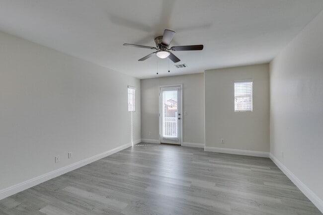 Building Photo - SOUTH WEST 3 BEDROOM UPDATED HOME WITH BALCONY