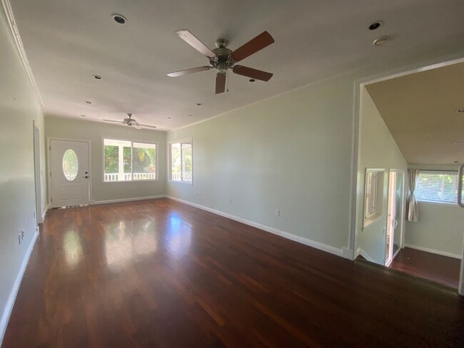 Building Photo - Large 3 Bed, 2 bath plus bonus room with w...