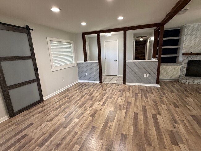 Building Photo - 620 Travis Cir