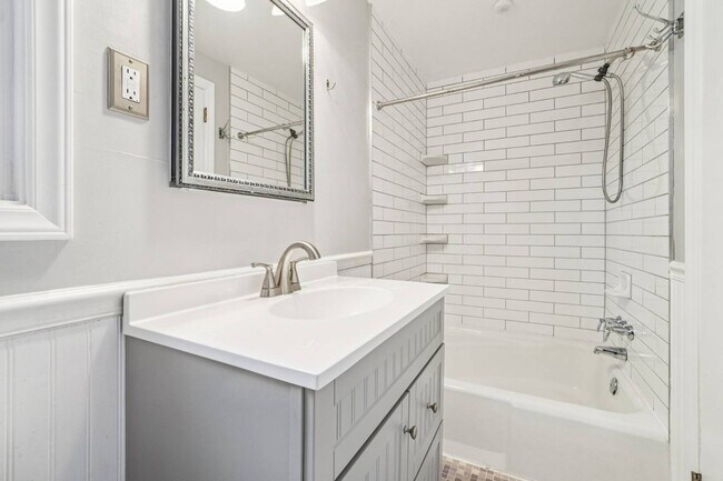 Building Photo - 710 Heatherwood Dr