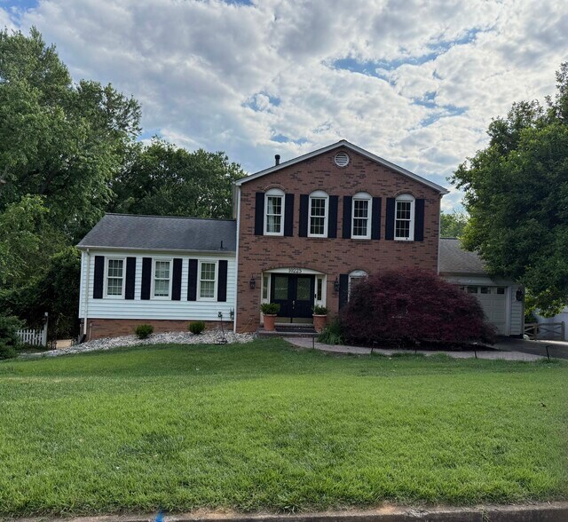 Building Photo - 10225 Tamarack Dr