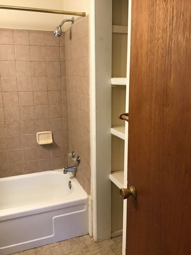 Building Photo - 301 Gayland Dr
