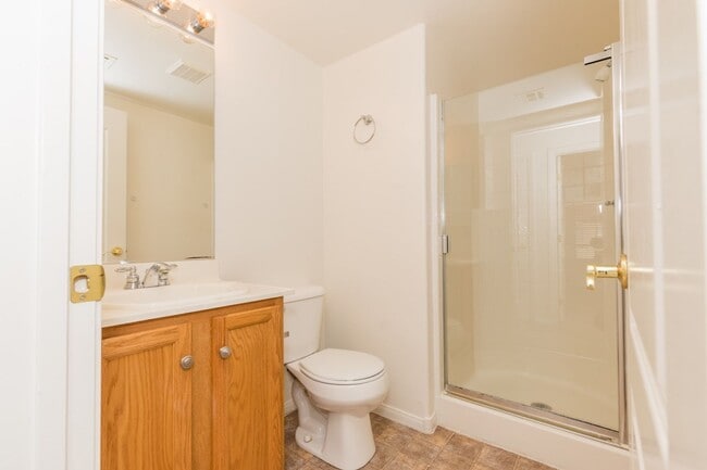 Building Photo - Available! 2 Bedroom Townhome inside Pacif...
