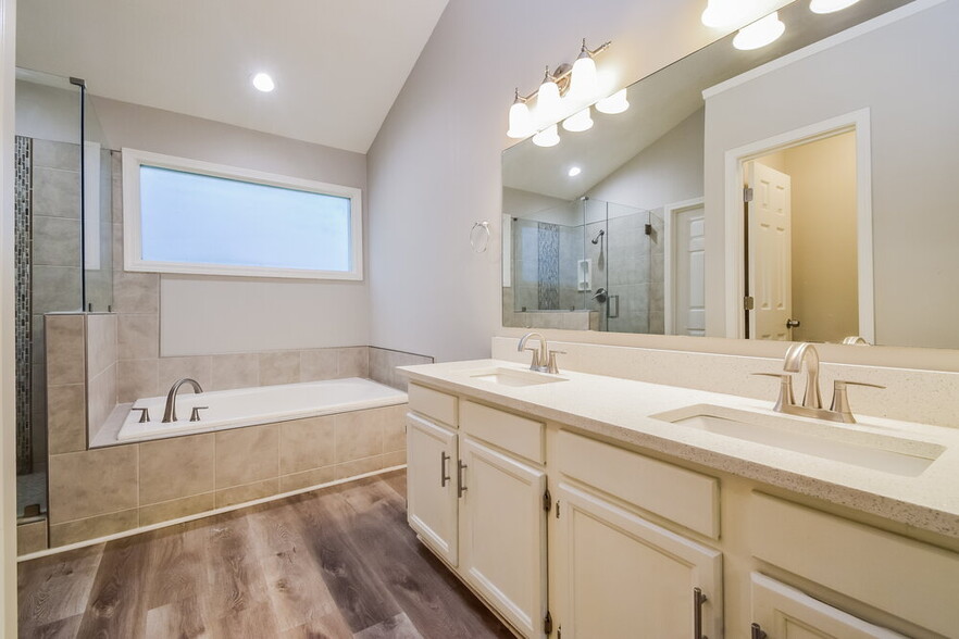 Building Photo - 547 Riverbirch Trce
