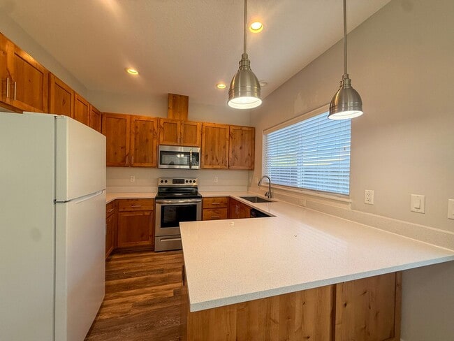 Building Photo - BIGFIR1069-1071