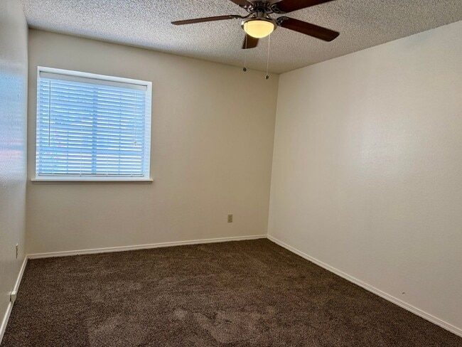 Building Photo - 4 Bed, 2.5 Bath Home with 3-Car Garage in Clovis Unified School District