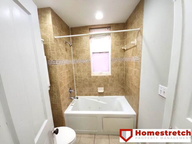 Building Photo - This wonderful home features 3 bedrooms an...