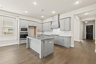 Building Photo - 4121 Angelina Dr