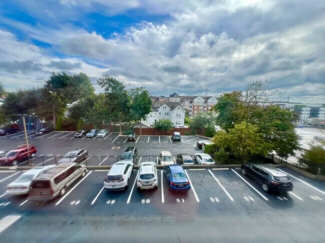 Building Photo - 39 Glenbrook Rd