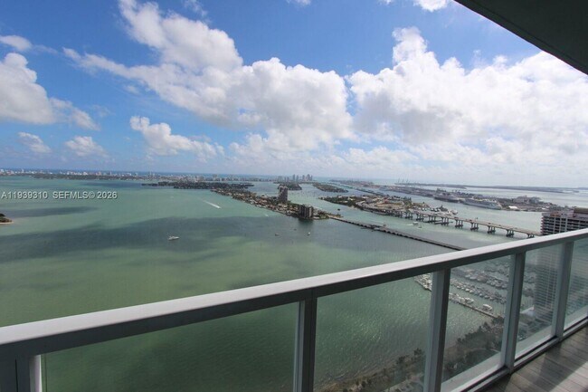 Building Photo - 1900 N Bayshore Dr