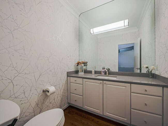 Building Photo - AVAILABLE NOW! Sun-Filled 3-Bed, 2.5-Bath Home with Golf Course Views in Bloomfield Hills