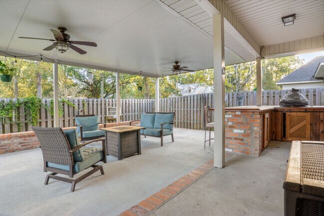 Building Photo - 8511 Arabella Ave