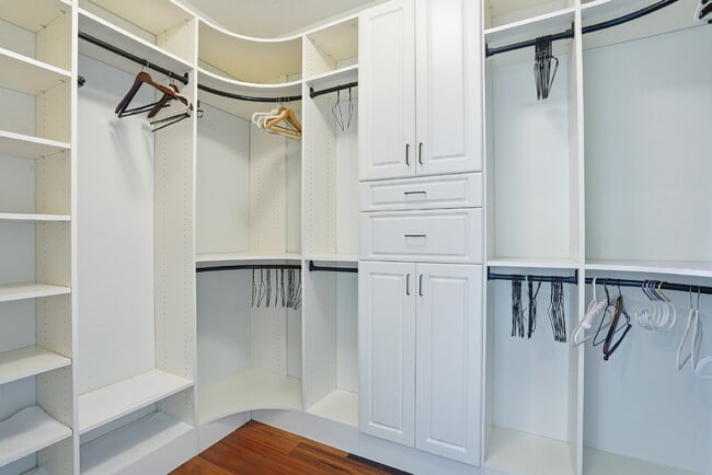 Building Photo - 34 Coburn Dr E