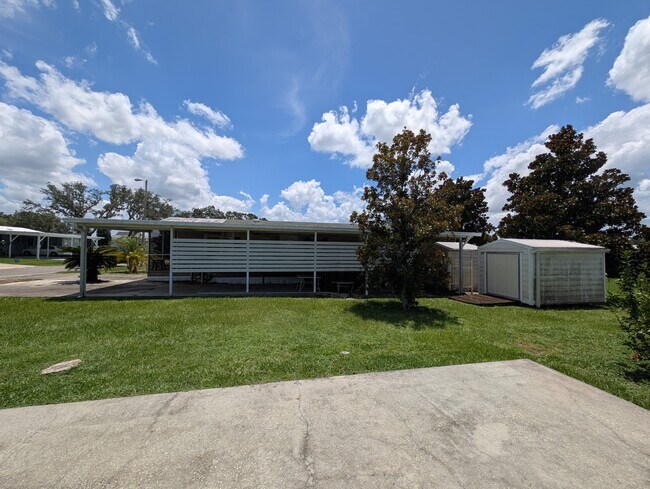 Building Photo - 10045 Wellington Ave