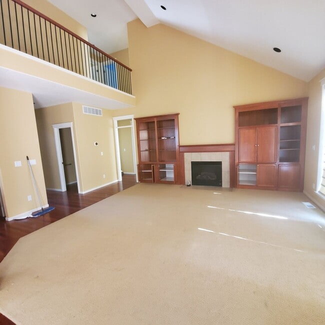 Building Photo - 5 Bedroom Main floor Master Suite ~
