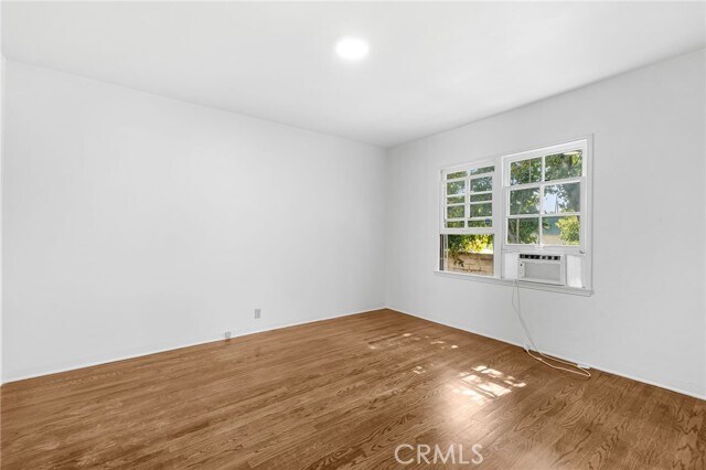 Building Photo - 1367 N Mentor Ave