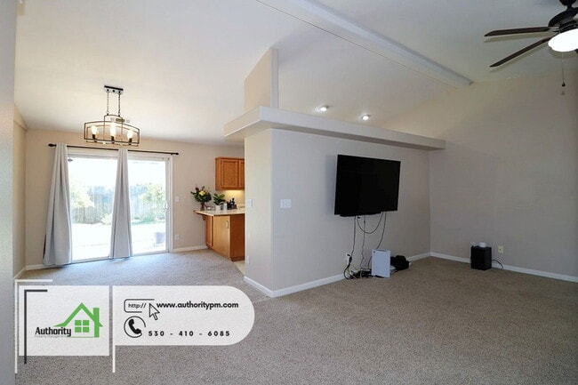 Building Photo - 1976 Chiella Ln