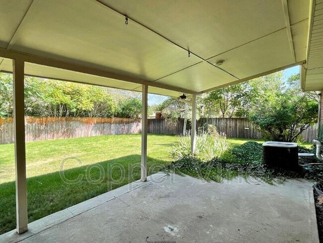 Building Photo - 867 W 102nd Ave